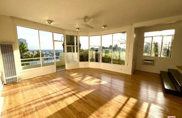 2185 BROADVIEW Ter unit: Lower photos photos