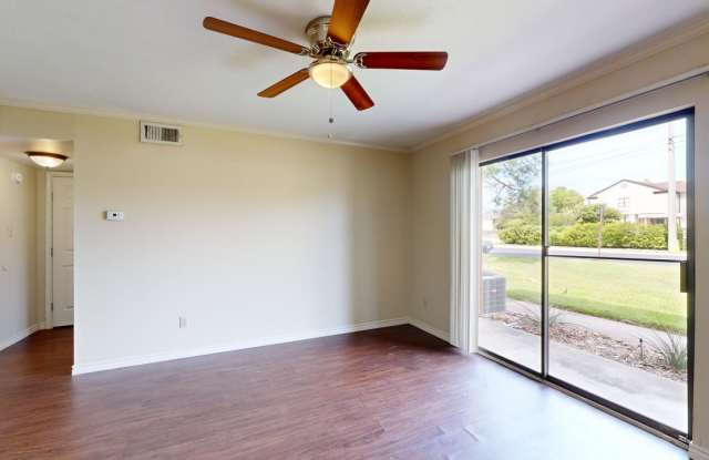 904 University Oaks Blvd Apt 3 Gallery 2