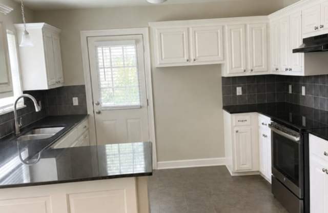 201 North River Road Gallery 3