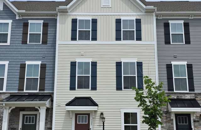 Tri Level Townhouse Ready for A New Tenant photos photos