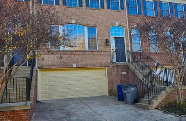 Beautiful And Spacious 3 Bed 3.5 Bath Brick Townhome In Elmwood Community photos photos