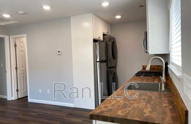 229 W Pueblo Gallery 3