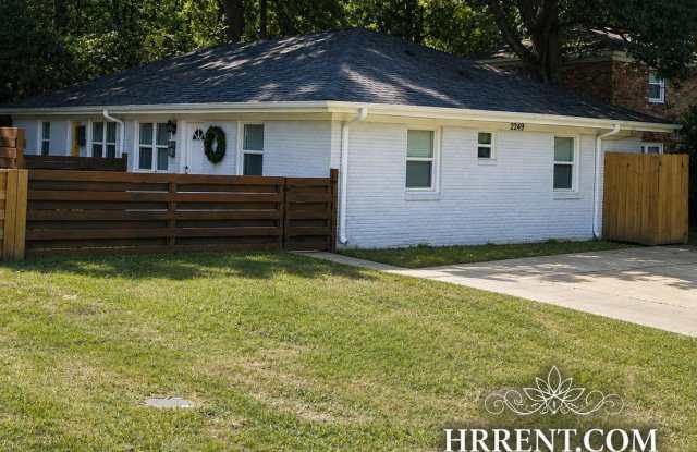 Newly Renovated 2 Bedroom 1 Bathroom Duplex Minutes away from Virginia Beach! photos photos