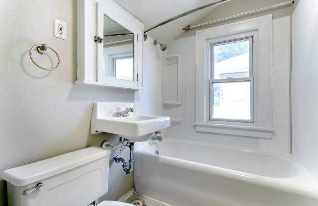 Updated 5 bedroom 2 bath single family house photos photos