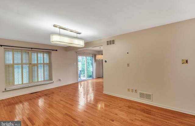 48 STONEHURST COURT Gallery 4