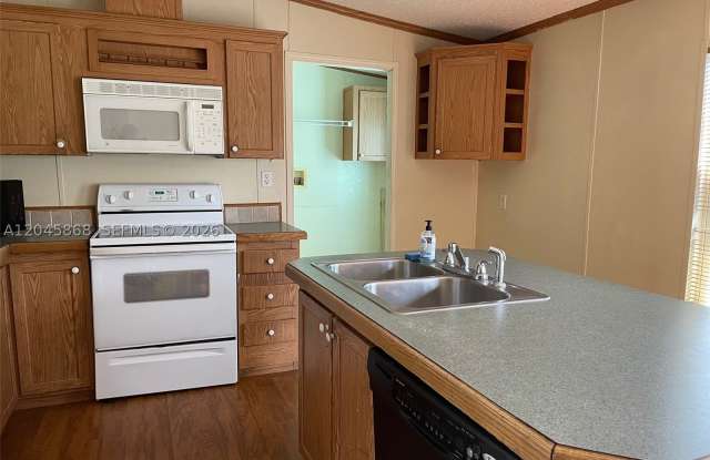 11864 Atlantic Cir Gallery 2