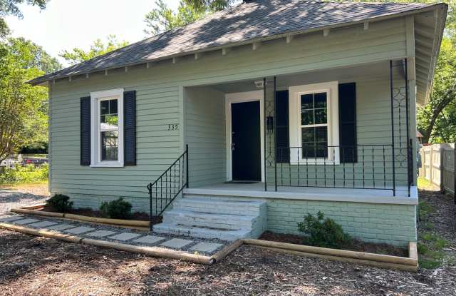 Adorable Home Near Downtown Mooresville! photos photos