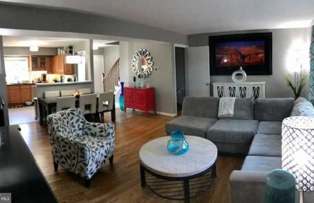 7749 TIVERTON DRIVE Gallery 3