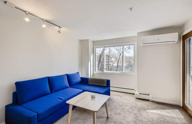 Lovely Pearl St. Condo 1 BDR/1 BA Downtown Boulder Gallery 4