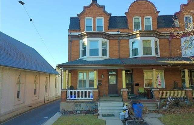 218 Pine Street - 218 Pine Street, Catasauqua, PA 18032