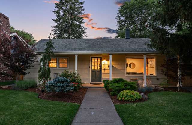 Furnished Downtown Bungalow! photos photos
