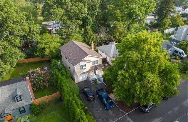 103 E 24th Street photos photos