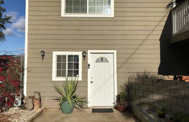 1186 N Rose St photos photos