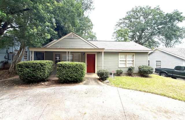** 3 Bed 1 Bath located in Chisholm ** Call to schedule a self tour 334-366-9198 photos photos