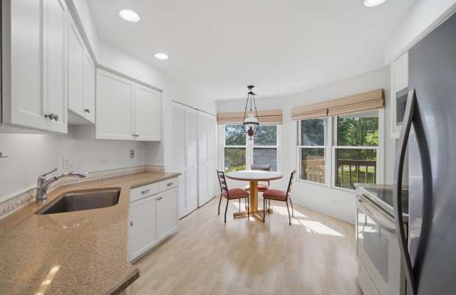 326 Satinwood Court N Gallery 4