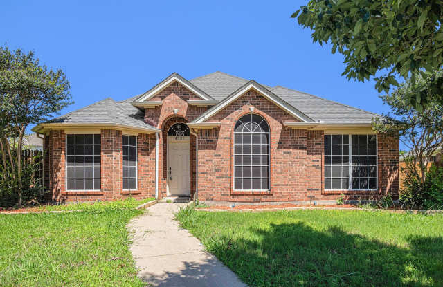 Housing Voucher Friendly! Brick 4-Bedroom in North Fort Worth - 4721 Park Bend Drive, Fort Worth, TX 76137