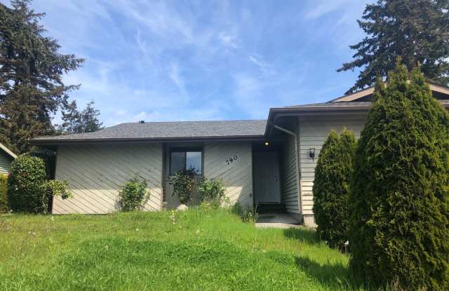 790 Hiyu Drive - 790 Northwest Hiyu Drive, Oak Harbor, WA 98277