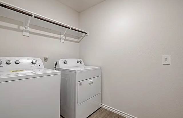 6118 Boardwalk Lane Gallery 3