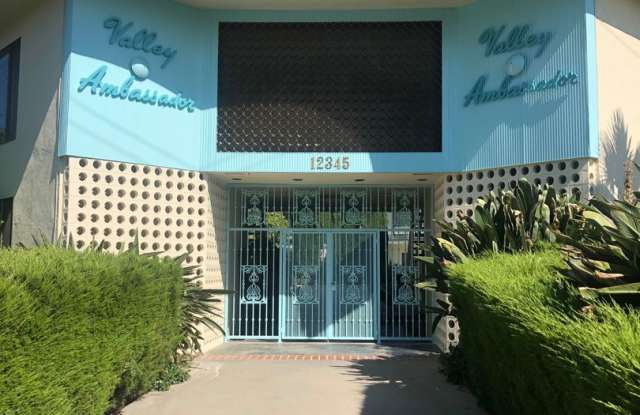 One bedroom Valley Village Apartment Gallery 1