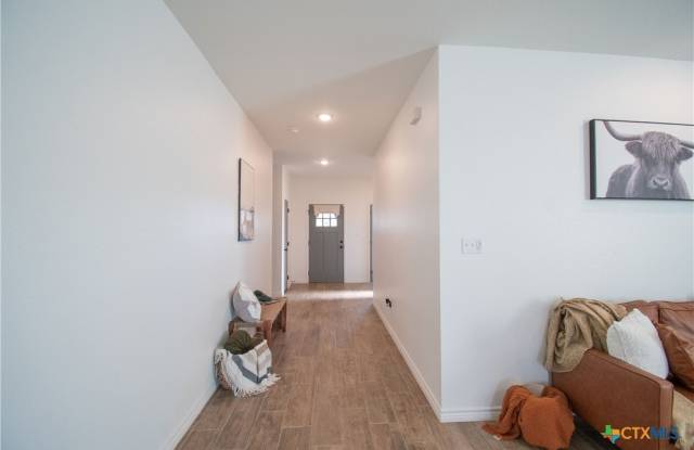 8405 Glade Drive Gallery 4