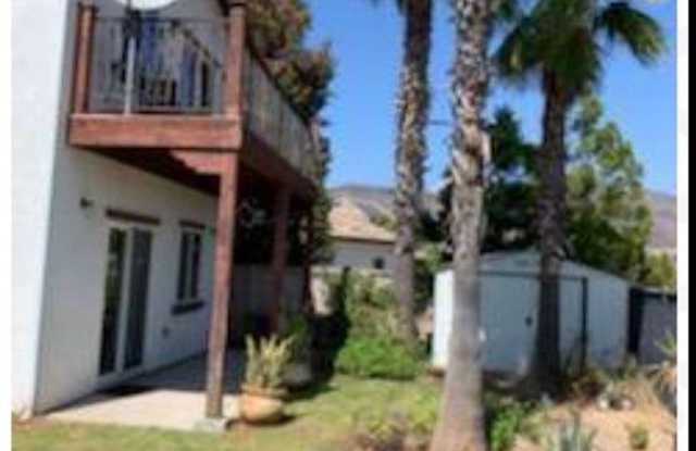 Amazing 2 bedroom 2 bath townhome in quiet cul-de-sac with great backyard views - Available Now Gallery 4