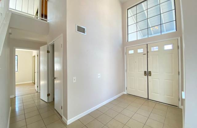 Upgraded Large 4 Bedroom Home on Cul-de-sac Gallery 3