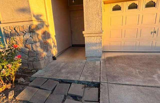 beautifully maintained 5-bedroom, 3-bath, 2,572 sq ft in Roseville Gallery 3