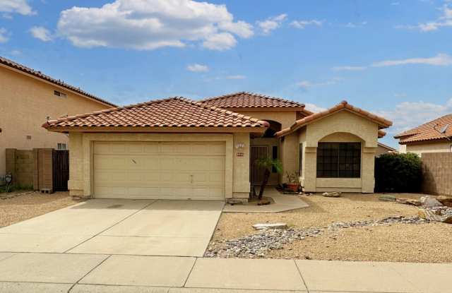 Spacious 3 Bed, 2 Bath Home in Peoria - Your Perfect Home Awaits! photos photos
