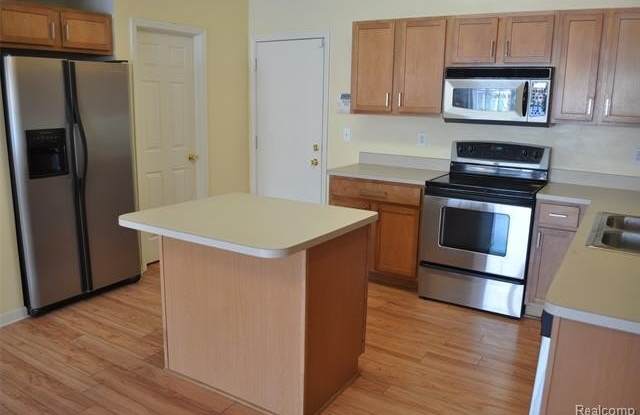 11846 Farmington Road Gallery 3