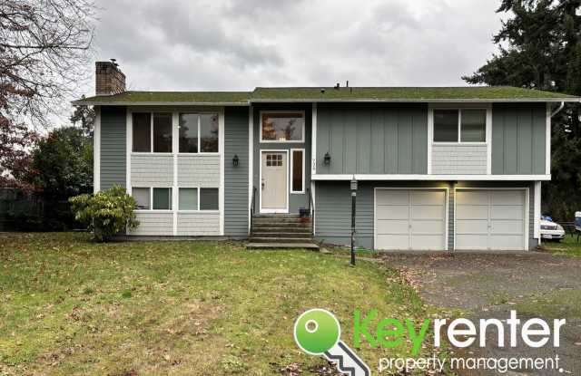 Shared Split level 3 Bed 2 Bath Upstairs Unit with Modern Upgrades Close to JBLM! - 726 139th Street East, Parkland, WA 98445