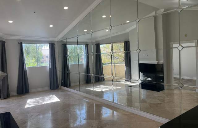 Amazing upgraded penthouse level unfurnished 2 bed/2 bath near 1 block off the strip photos photos
