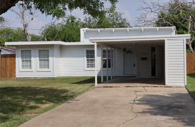 1525 Cambridge Drive photos photos