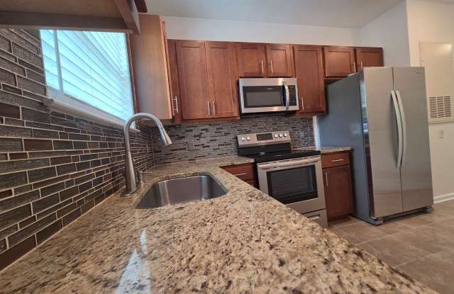 Beautiful 1 Bed/1 Bath Condo - Open Floor Plan - Large Kitchen - Covered Balcony - Community Pool - Secured Building Gallery 3