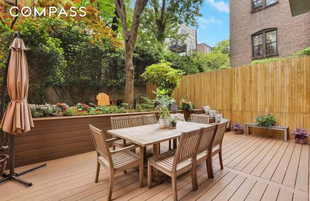 344 West 23rd Street photos photos
