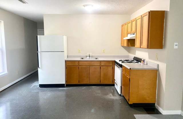 Updated second floor 2 bedroom apartment in West Louisville- Section 8 accepted *FALL MOVE-IN SPECIAL* Gallery 3