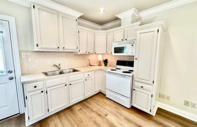 1 Bed 1 Bath Hidden Gem in Wimbledon Estates photos photos 1 Bed 1 Bath Hidden Gem in Wimbledon Estates photos photos