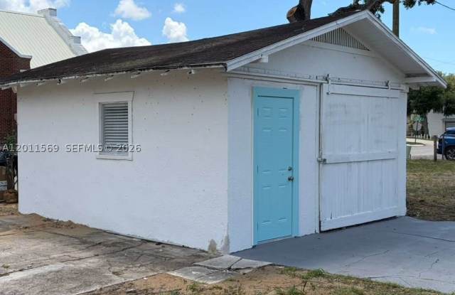 1870 Lakeview Rd Gallery 3