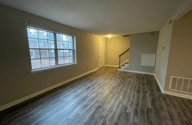 10939 Park Rd - 10939 Park Road, Charlotte, NC 28226