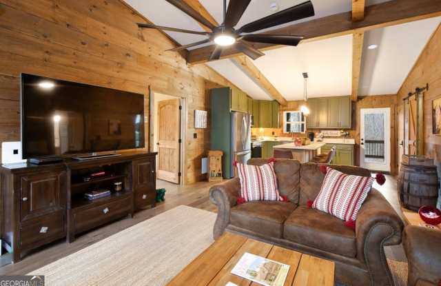642 Crabapple Drive Gallery 4