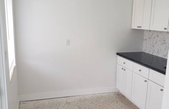 1216 Cabana Road Gallery 3