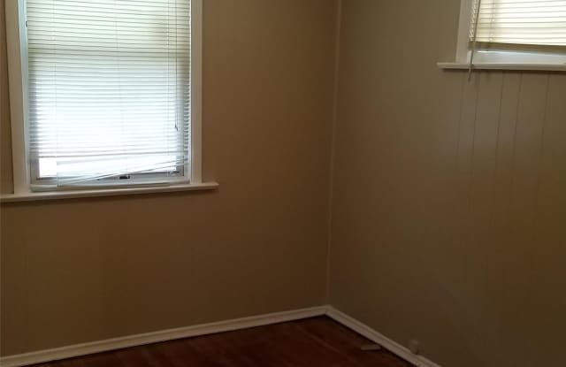 2025 Spruce Ave Gallery 2