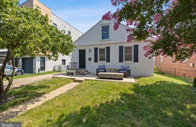 913 S OAK STREET - 913 South Oak Street, Arlington, VA 22204