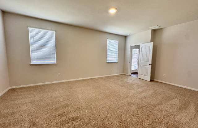 267 Evergreen Sumac Loop Gallery 3