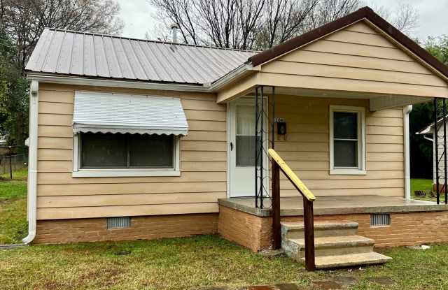 Two bedroom, 1 bath house in Burlington Gallery 1