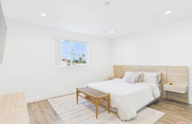 14525 Killion Street photos photos