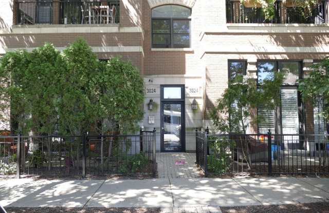 3024 N Sheffield Avenue photos photos