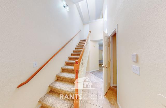 2 bed 2 bath Condo in Tumwater! Pool & Clubhouse! Gallery 4