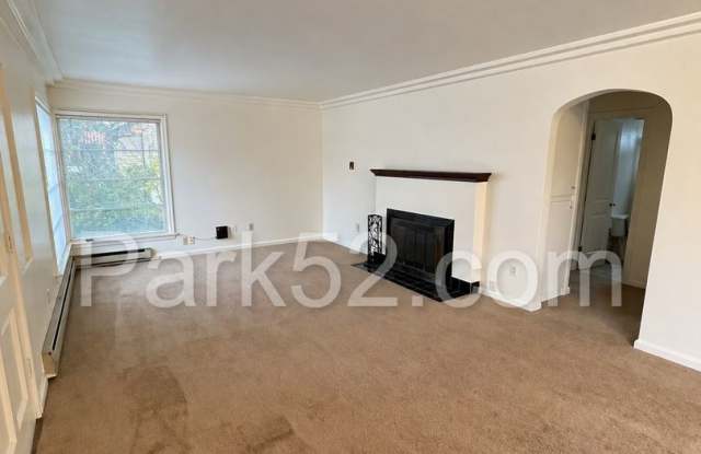Tacoma 2 Bedroom 2 Bathroom Home with Washer/Dryer Hook-Ups & Lawncare Included! Gallery 4