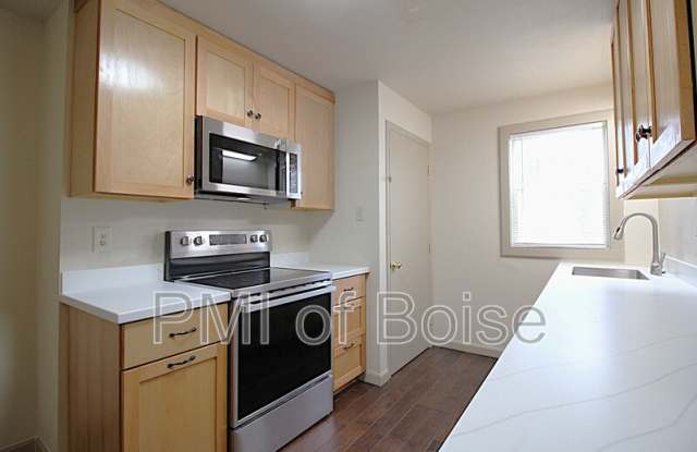 2113 E Oak St photos photos