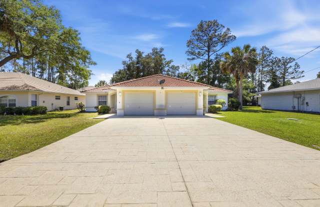 2 Bed 2 Bath Duplex with Garage! Gallery 1
